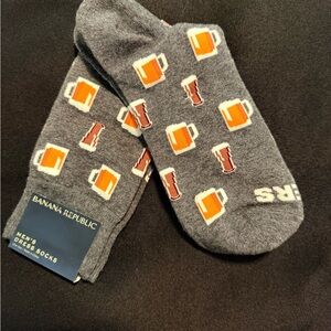 Banana Republic Beer Mug + Bottle Novelty Men’s Socks – One Size‎ – NWT